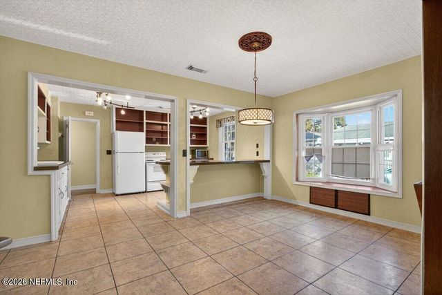 1636 LOWER 4TH Avenue N, Jacksonville Beach, FL 32250