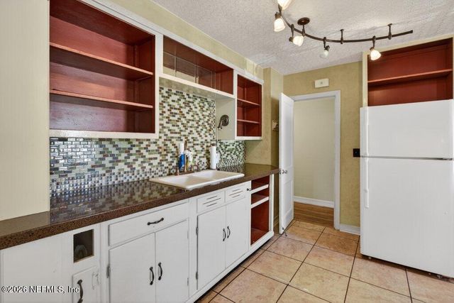 1636 LOWER 4TH Avenue N, Jacksonville Beach, FL 32250