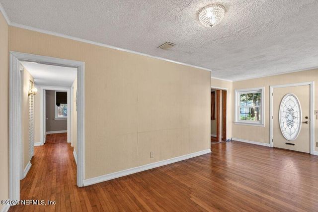 1636 LOWER 4TH Avenue N, Jacksonville Beach, FL 32250