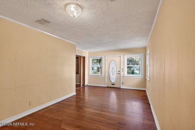 1636 LOWER 4TH Avenue N, Jacksonville Beach, FL 32250