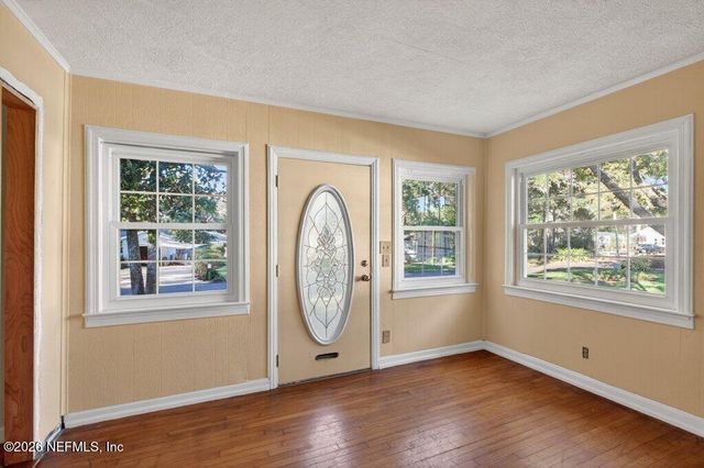 1636 LOWER 4TH Avenue N, Jacksonville Beach, FL 32250