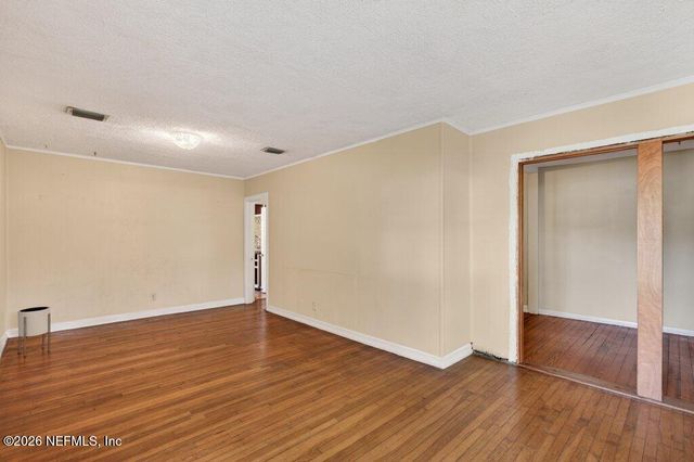 1636 LOWER 4TH Avenue N, Jacksonville Beach, FL 32250