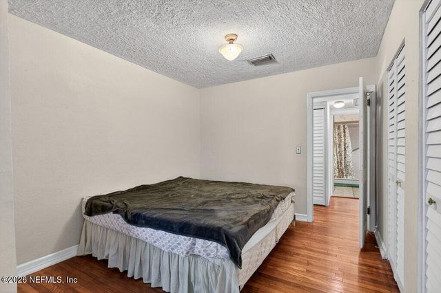 1636 LOWER 4TH Avenue N, Jacksonville Beach, FL 32250