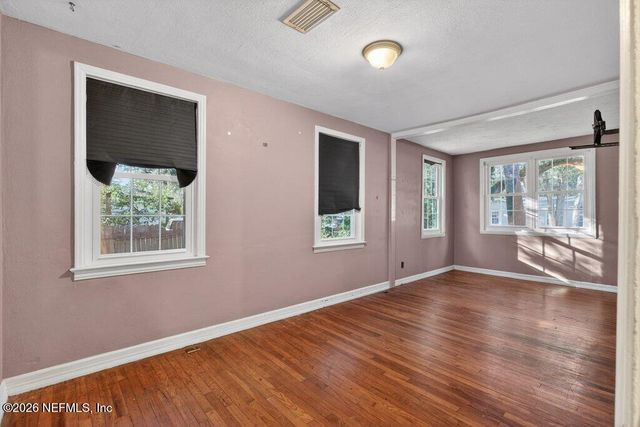 1636 LOWER 4TH Avenue N, Jacksonville Beach, FL 32250