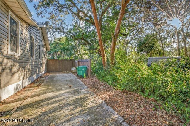 1636 LOWER 4TH Avenue N, Jacksonville Beach, FL 32250