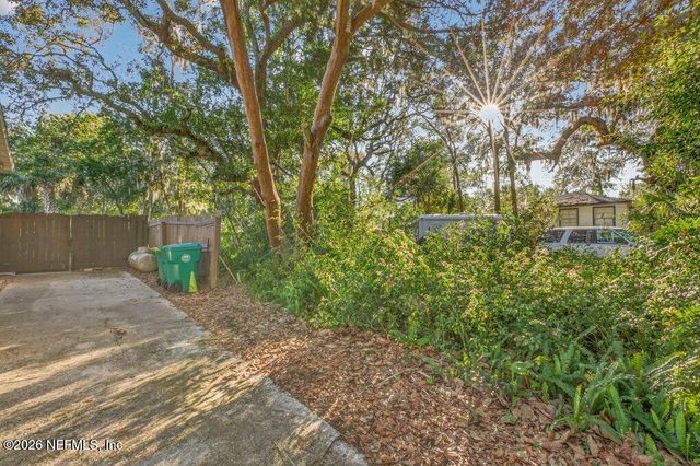 1636 LOWER 4TH Avenue N, Jacksonville Beach, FL 32250