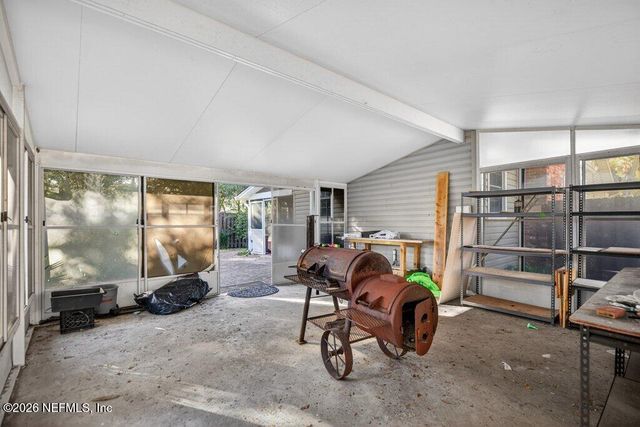 1636 LOWER 4TH Avenue N, Jacksonville Beach, FL 32250