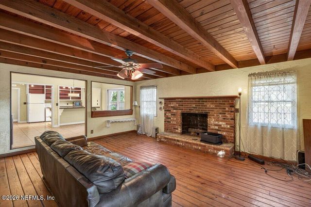 1636 LOWER 4TH Avenue N, Jacksonville Beach, FL 32250