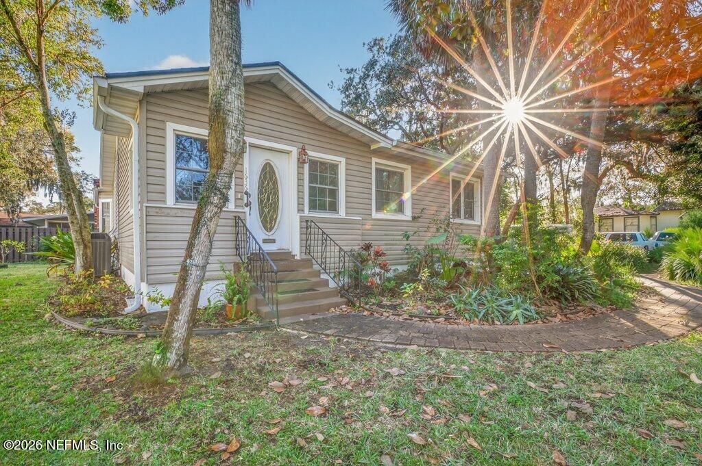 1636 LOWER 4TH Avenue N, Jacksonville Beach, FL 32250