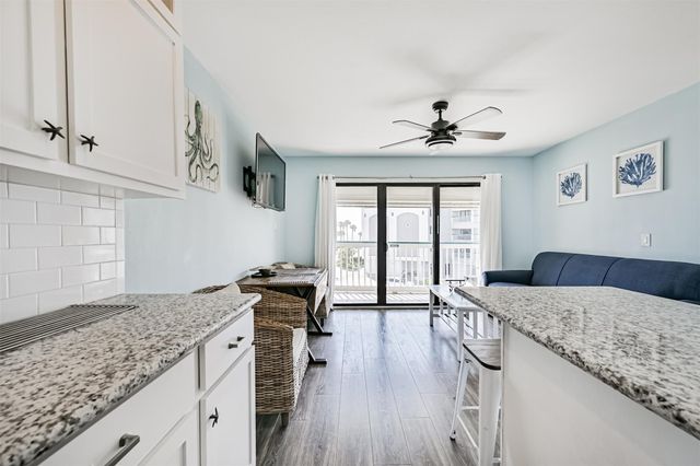 6102 Seawall Boulevard 208, Galveston, TX 77551