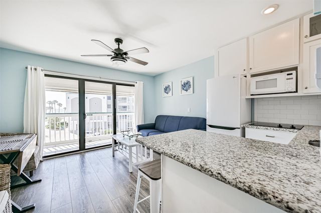 6102 Seawall Boulevard 208, Galveston, TX 77551