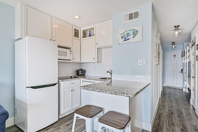 6102 Seawall Boulevard 208, Galveston, TX 77551