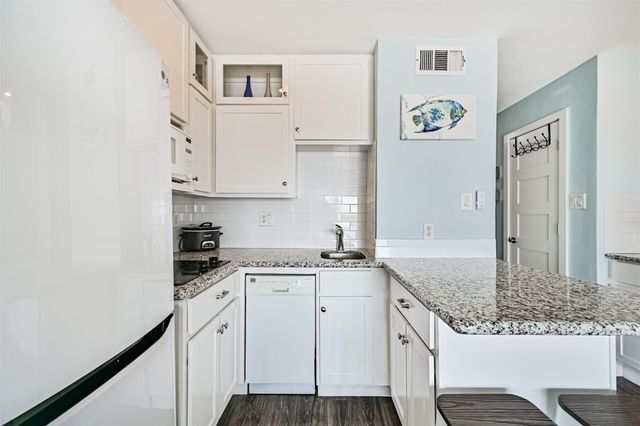 6102 Seawall Boulevard 208, Galveston, TX 77551