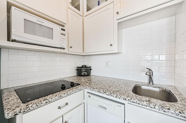 6102 Seawall Boulevard 208, Galveston, TX 77551