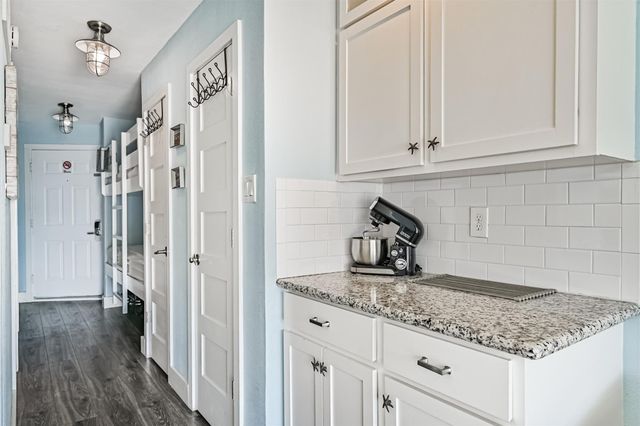 6102 Seawall Boulevard 208, Galveston, TX 77551