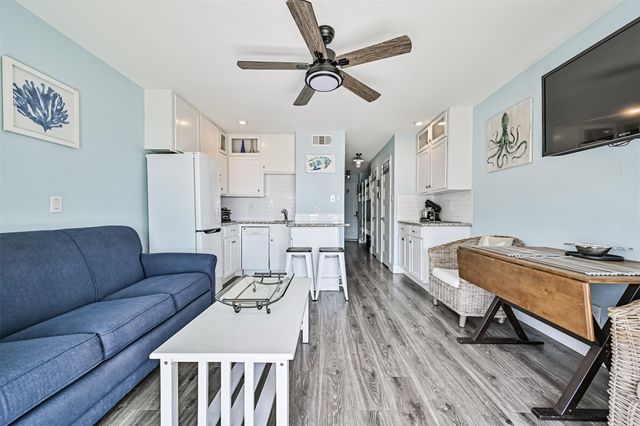 6102 Seawall Boulevard 208, Galveston, TX 77551