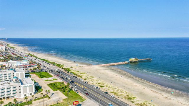 6102 Seawall Boulevard 208, Galveston, TX 77551