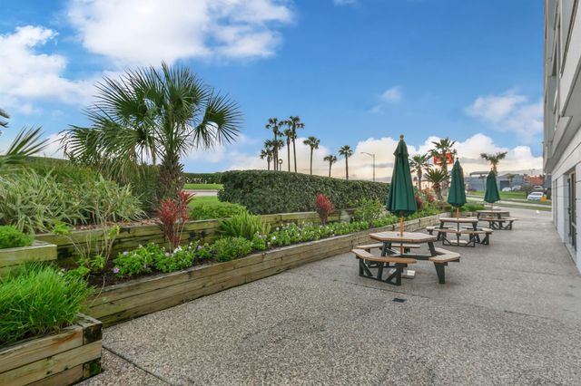 6102 Seawall Boulevard 208, Galveston, TX 77551