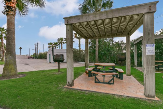 6102 Seawall Boulevard 208, Galveston, TX 77551