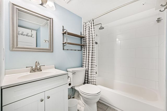 6102 Seawall Boulevard 208, Galveston, TX 77551