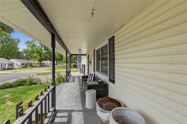 405 SW 16th Street, Blue Springs, MO 64015