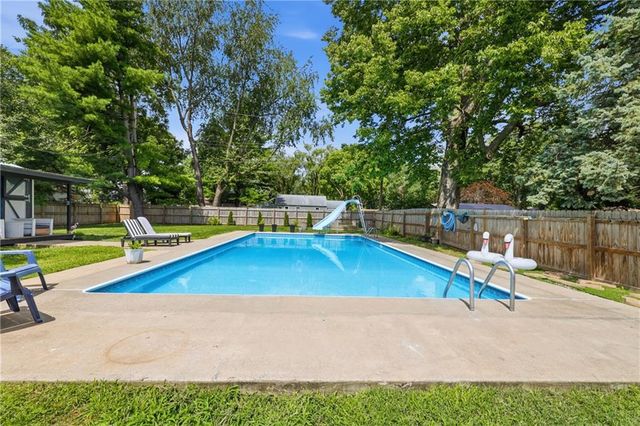 405 SW 16th Street, Blue Springs, MO 64015