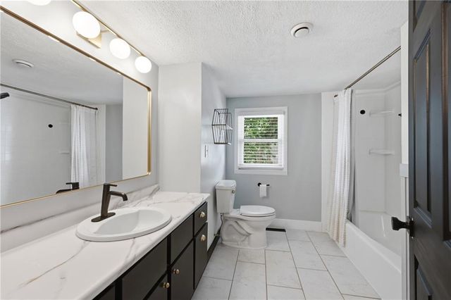 405 SW 16th Street, Blue Springs, MO 64015
