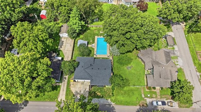 405 SW 16th Street, Blue Springs, MO 64015
