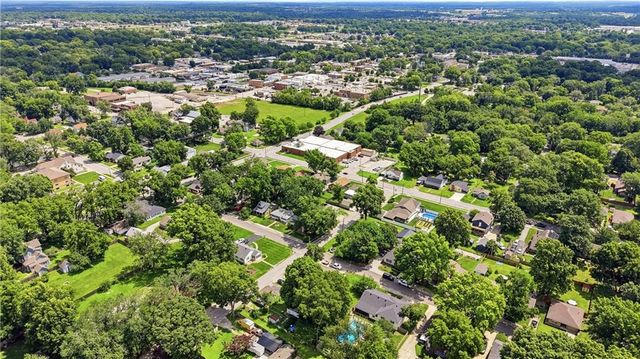 405 SW 16th Street, Blue Springs, MO 64015