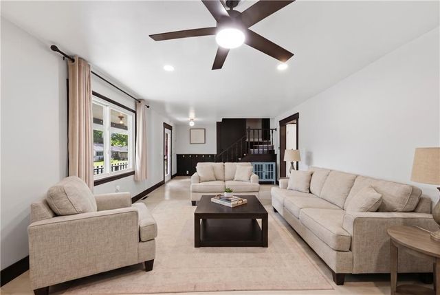 405 SW 16th Street, Blue Springs, MO 64015