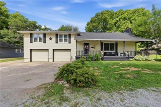 405 SW 16th Street, Blue Springs, MO 64015