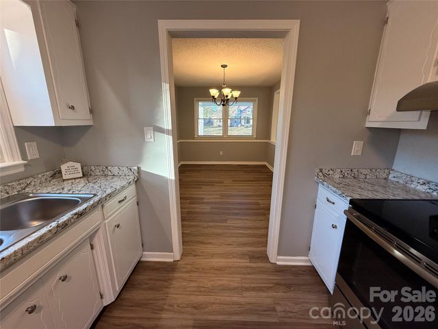 1230 18th Avenue NE, Hickory, NC 28601