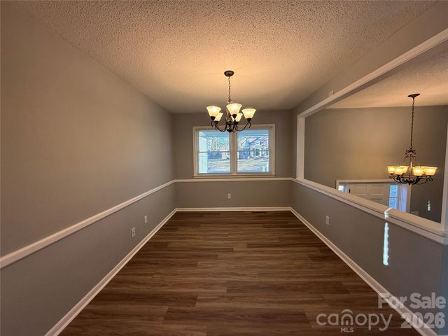 1230 18th Avenue NE, Hickory, NC 28601