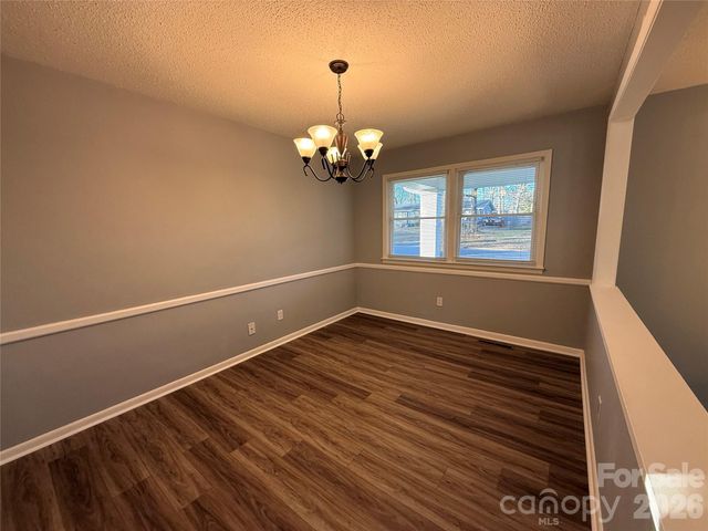 1230 18th Avenue NE, Hickory, NC 28601