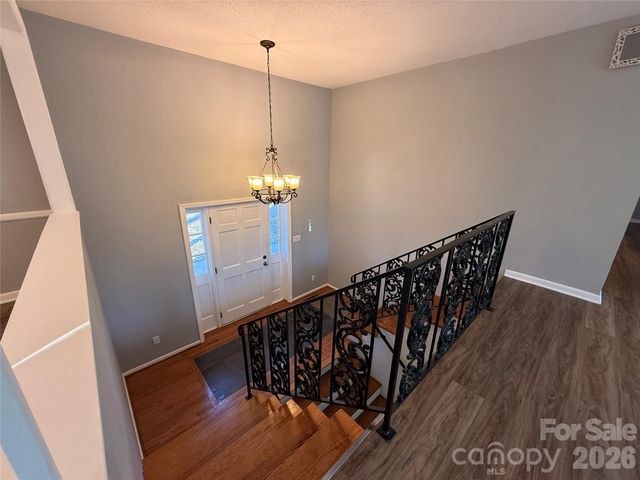 1230 18th Avenue NE, Hickory, NC 28601