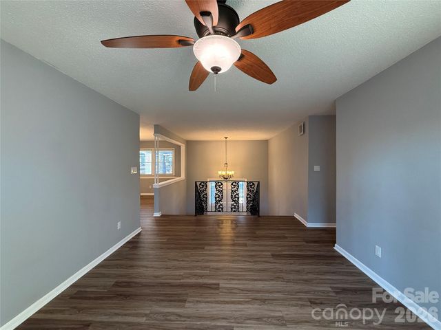 1230 18th Avenue NE, Hickory, NC 28601