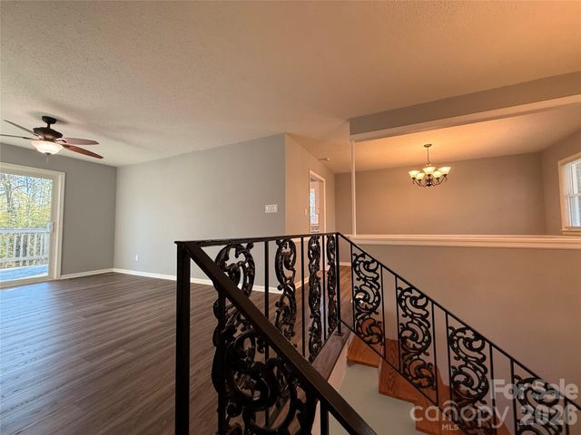 1230 18th Avenue NE, Hickory, NC 28601