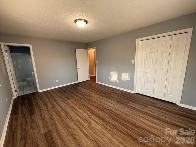 1230 18th Avenue NE, Hickory, NC 28601