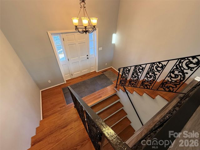 1230 18th Avenue NE, Hickory, NC 28601