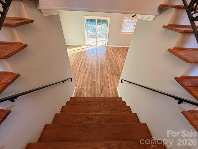 1230 18th Avenue NE, Hickory, NC 28601