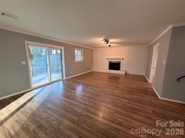 1230 18th Avenue NE, Hickory, NC 28601