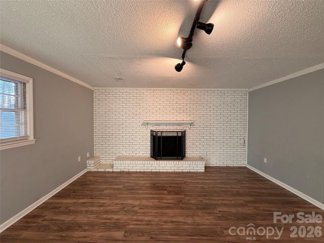 1230 18th Avenue NE, Hickory, NC 28601