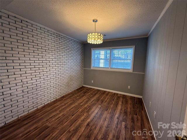 1230 18th Avenue NE, Hickory, NC 28601