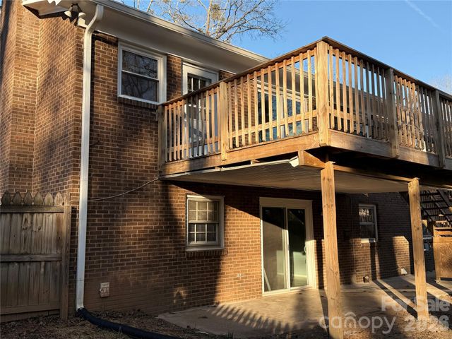 1230 18th Avenue NE, Hickory, NC 28601