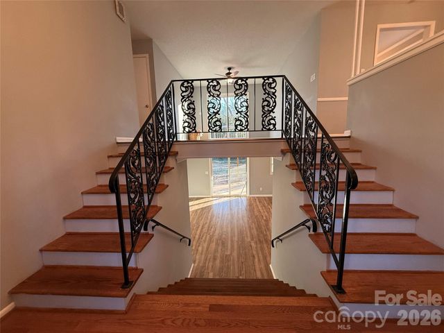 1230 18th Avenue NE, Hickory, NC 28601