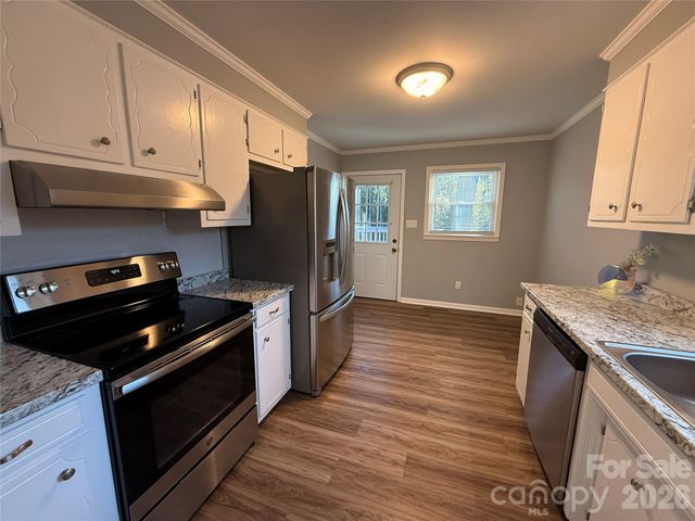 1230 18th Avenue NE, Hickory, NC 28601