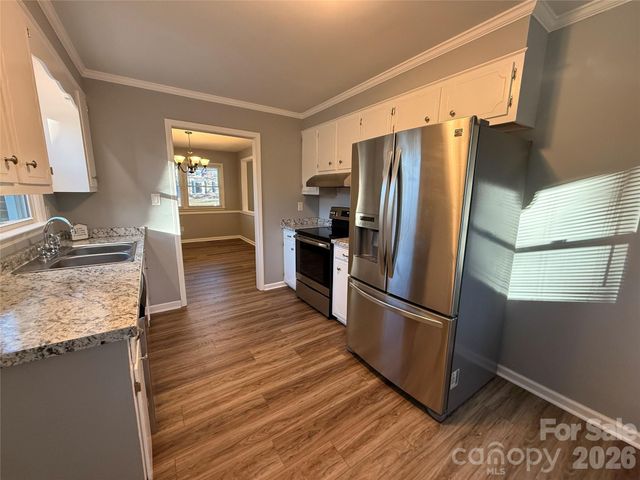 1230 18th Avenue NE, Hickory, NC 28601