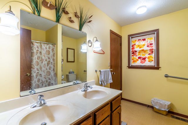 305 N Meadow Lane, Kendallville, IN 46755