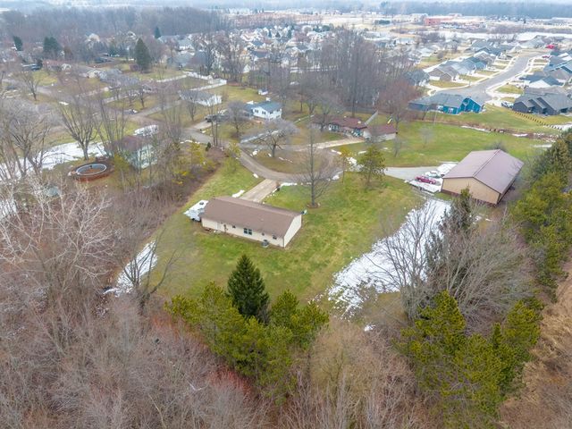 305 N Meadow Lane, Kendallville, IN 46755