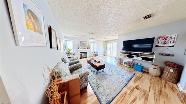 528 Rainbow Ct Unit 103, Newport News, VA 23608